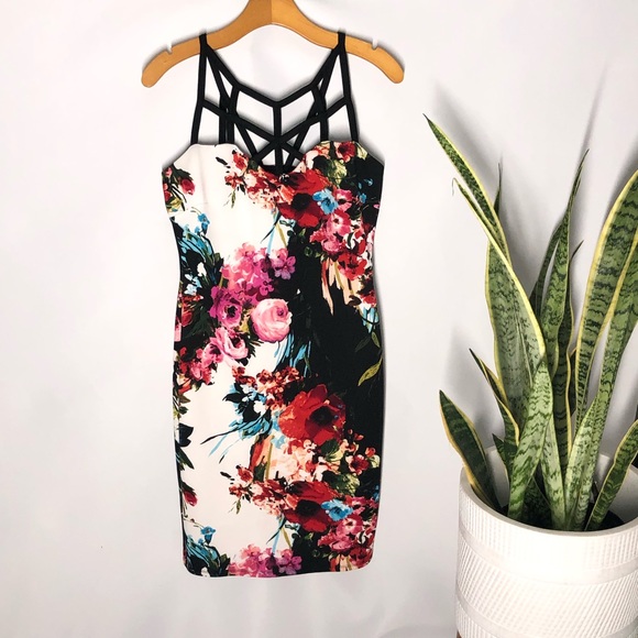 VENUS Dresses & Skirts - Floral cocktail dress. Size M